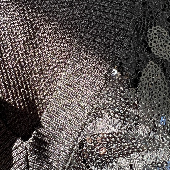 St. John Black Sequined 3/4 Sleeve V Neck Top Size L - Picture 4 of 10